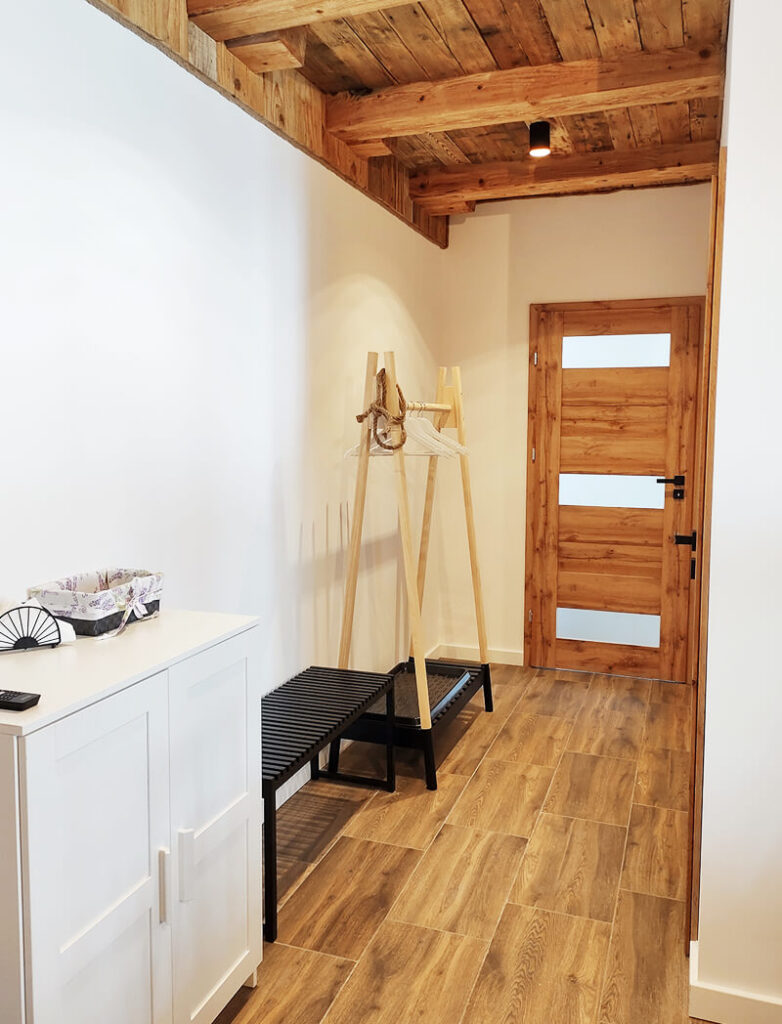 apartament z dwiema sypialniami korytarz